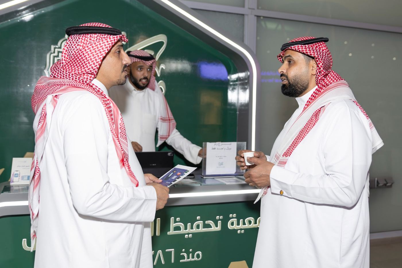 مع الدكتور يحي الخياري